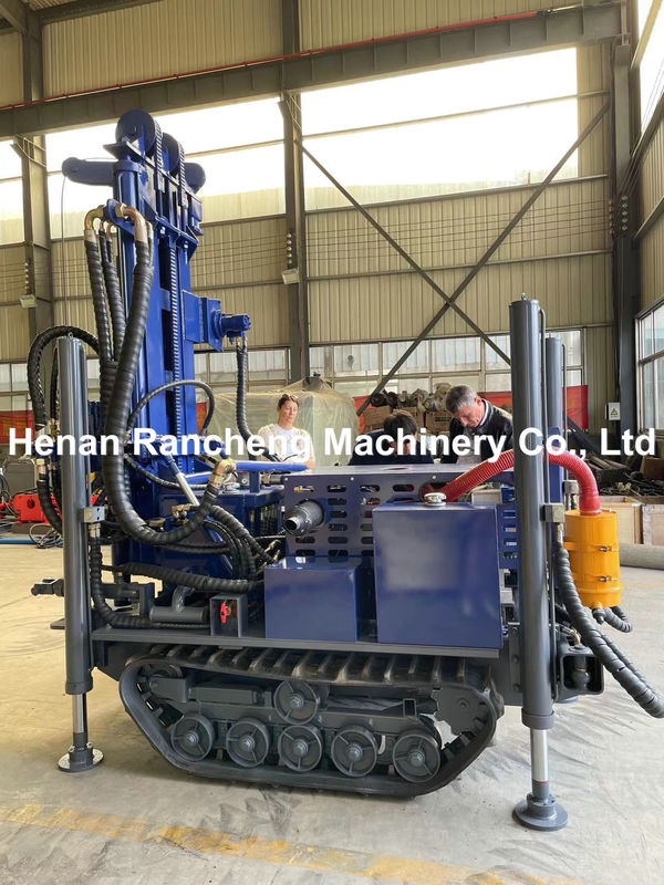 Ενίσχυρη μηχανή τρυπών υδάτινων πηγών Mini Crawler 180m με κινητήρα YuChai 77.3KW για τρυπές