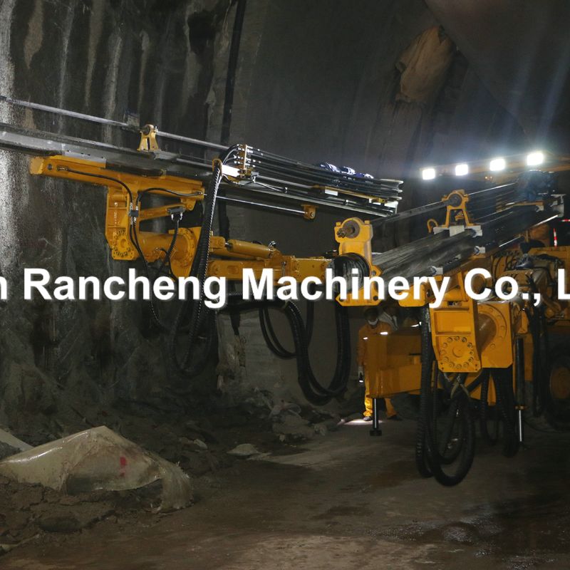 RCZ-22J Όλο υδραυλική σήραγγα Jumbo γεώτρηση Rig 3880mm βάθος γεώτρησης με 93KW / 125HP ισχύ του κινητήρα ντίζελ